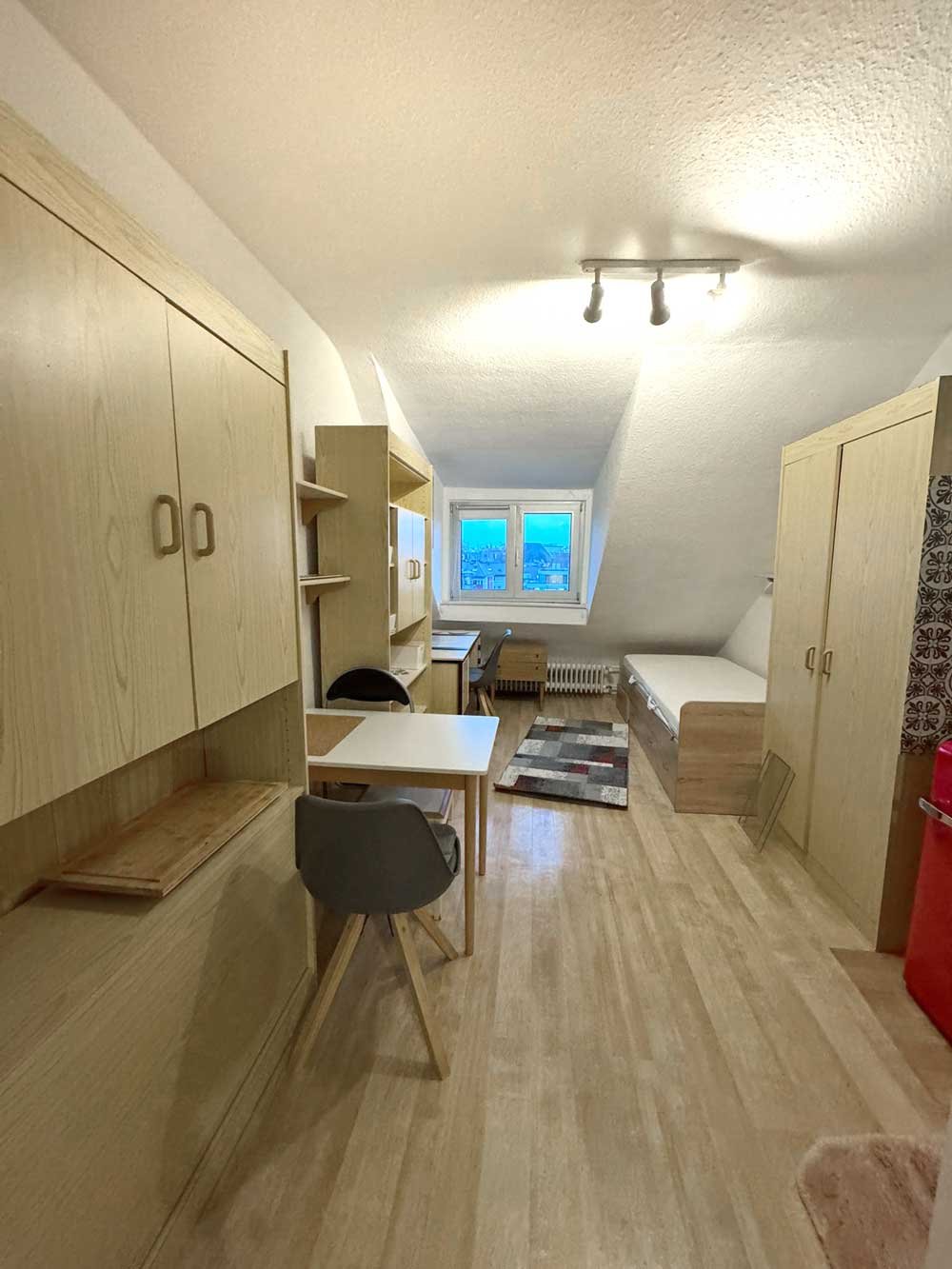 *** OSTEND *** Möbliertes Zimmer in Männer-WG