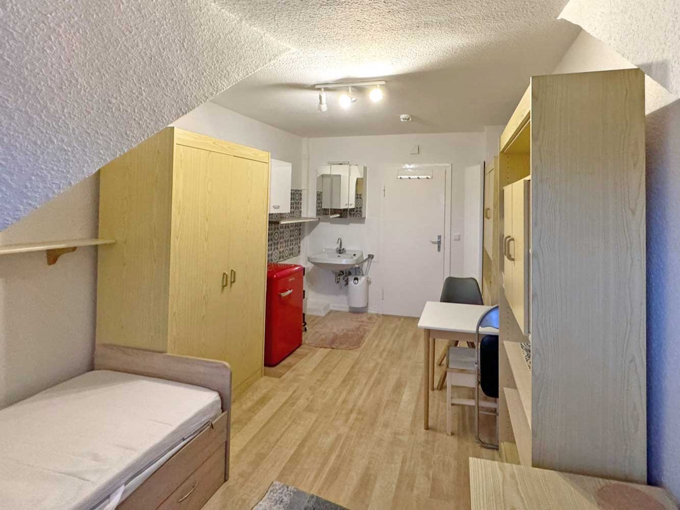 *** OSTEND *** Möbliertes Zimmer in Männer-WG