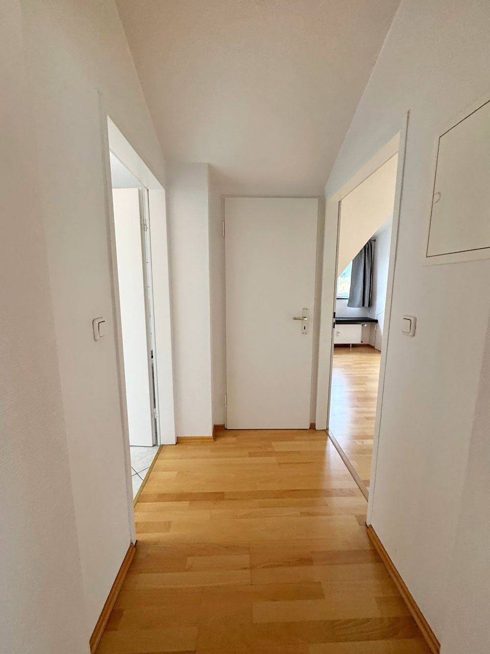 *** GROSSZÜGIG &amp; CHARMANT *** 3-Zi. Whg. mit EBK &amp; BALKON in Bad Soden