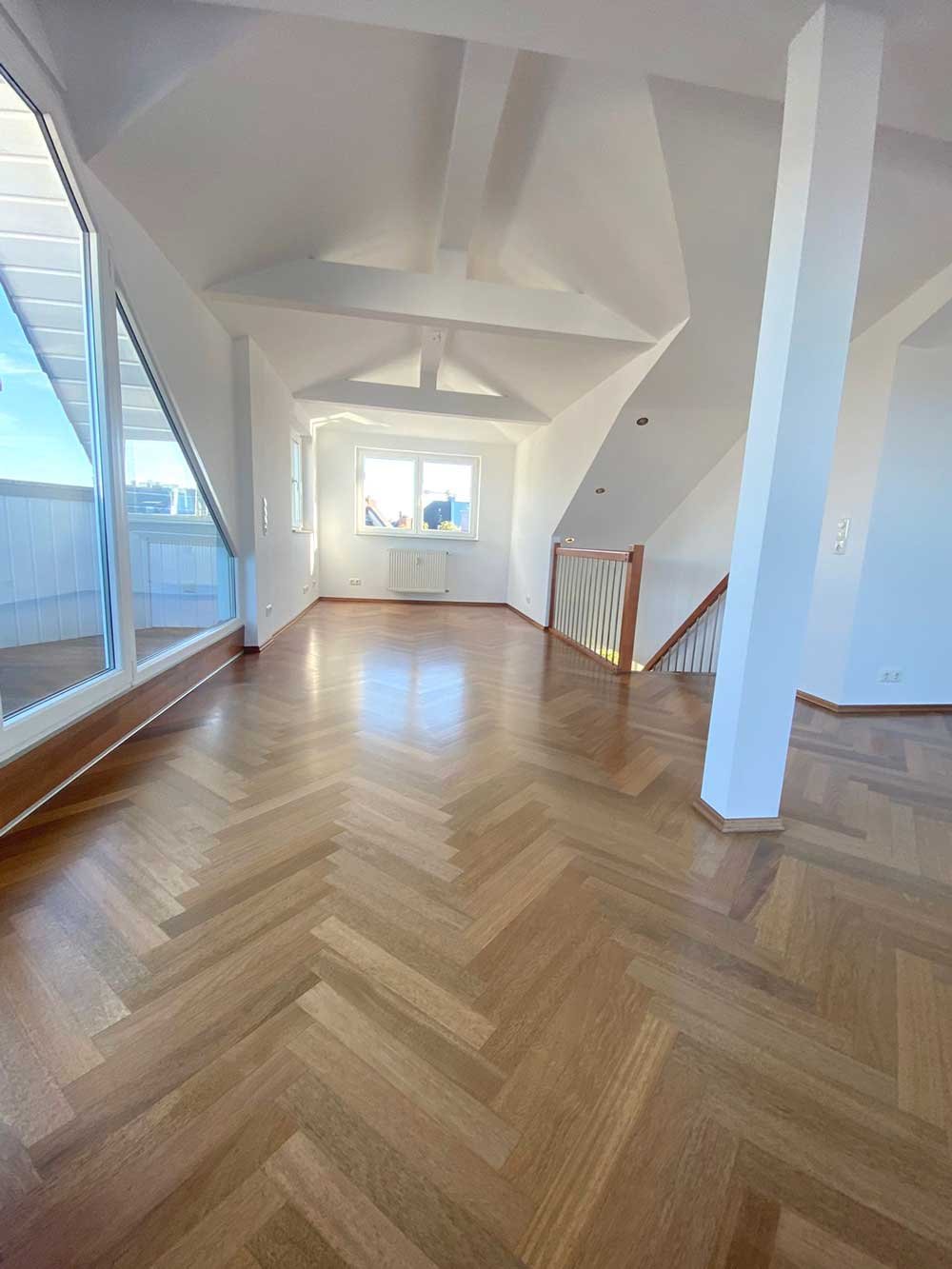 *** Exklusive Dachgeschoss-Maisonette mit Skylineblick im Brückenviertel ***
