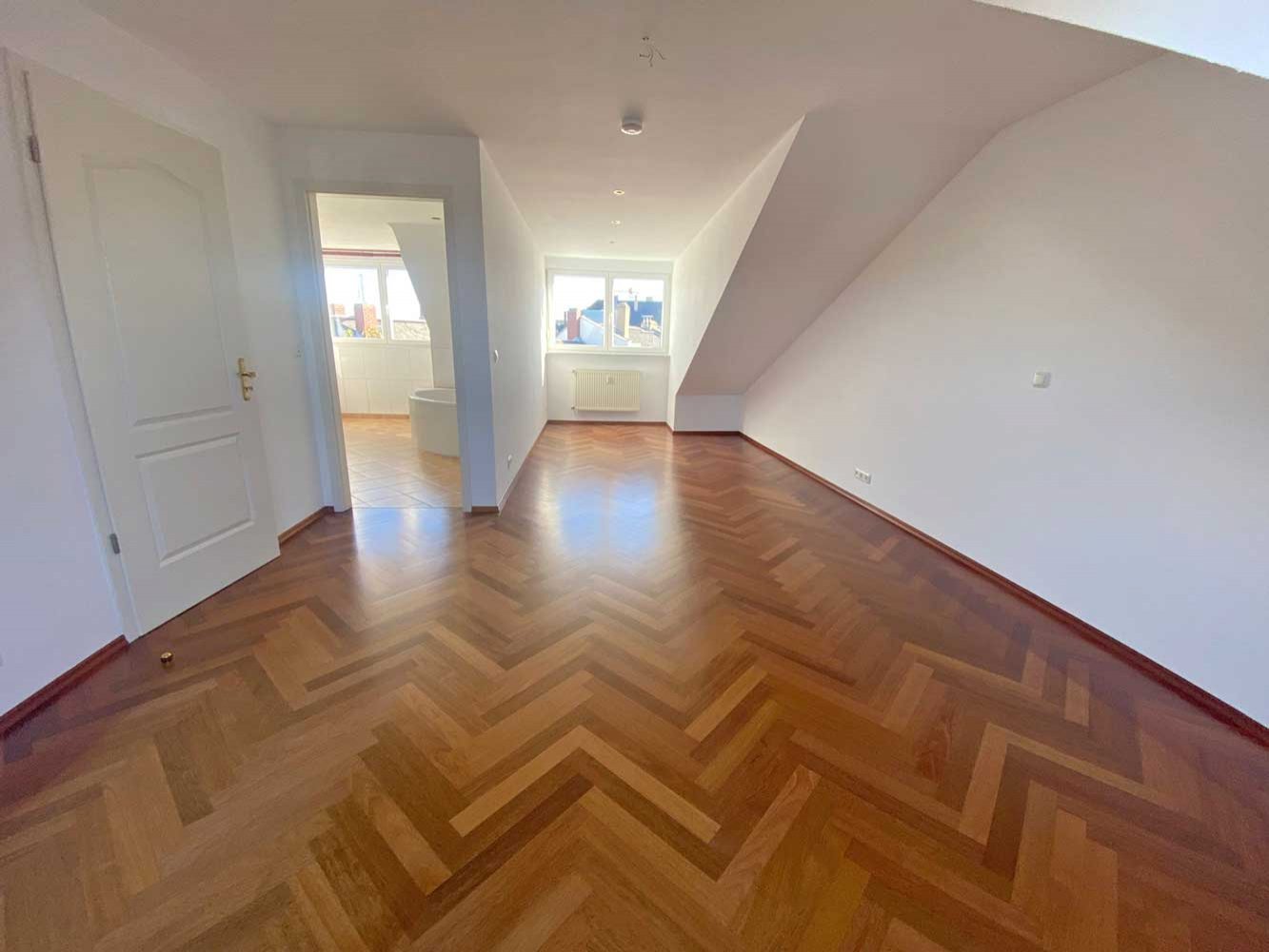 *** Exklusive Dachgeschoss-Maisonette mit Skylineblick im Brückenviertel ***
