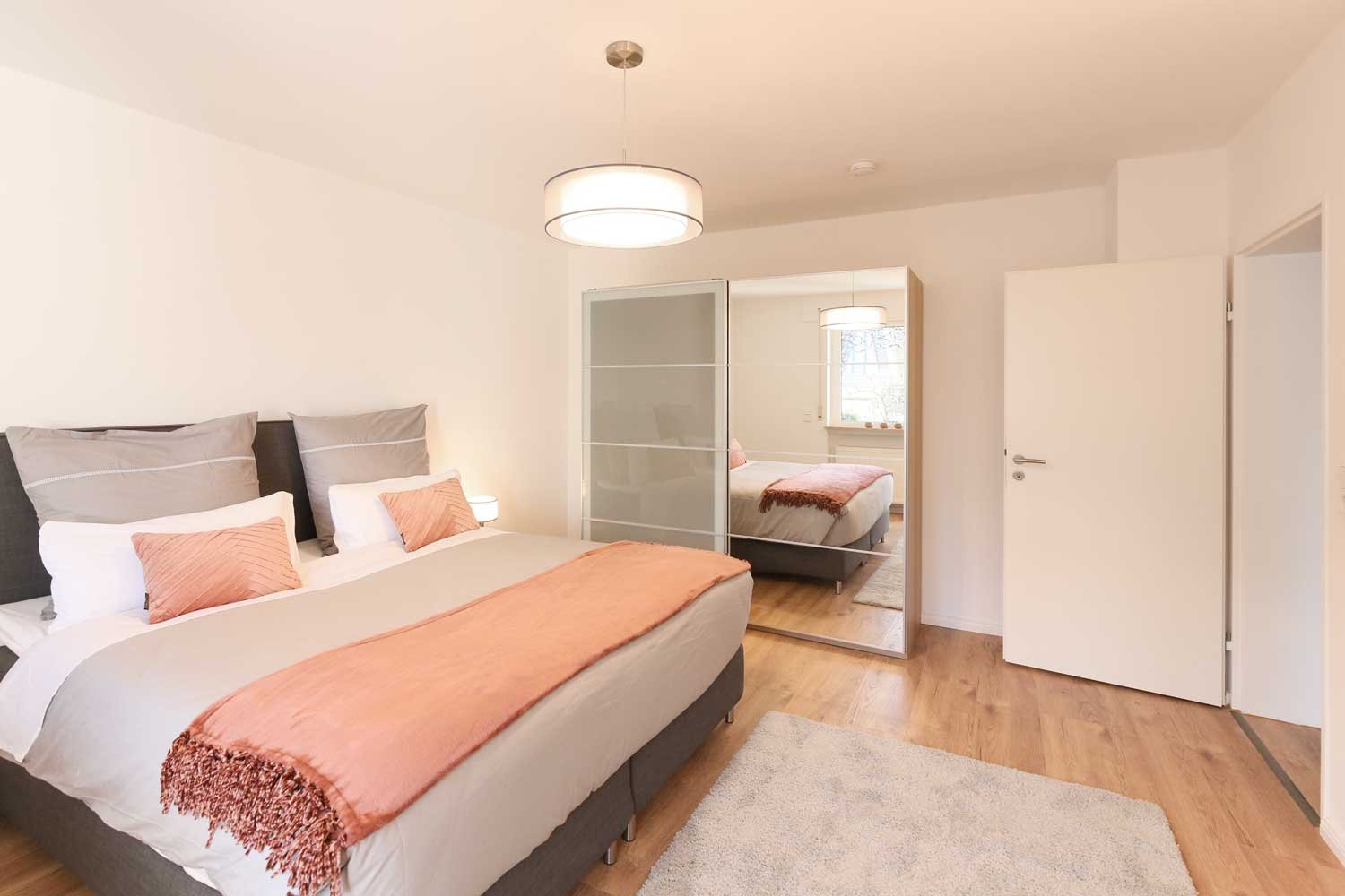 Stilvoll möblierte 3-Zimmer-Wohnung mit großem Balkon in Bergen-Enkheim