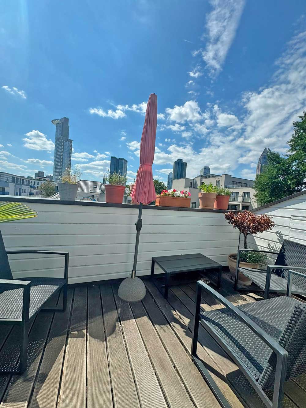 °°° WESTEND-BESTLAGE mit SKYLINEBLICK °°° Elegante Wohnung mit Dachloggia