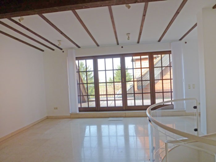 Wohnen mit Weitblick – Exklusive 3-Zi. Maisonette mit EBK und 3 Balkonen