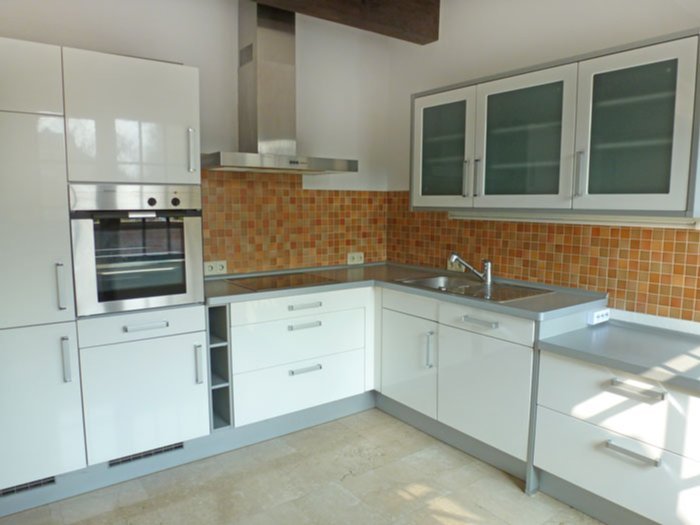 Wohnen mit Weitblick – Exklusive 3-Zi. Maisonette mit EBK und 3 Balkonen