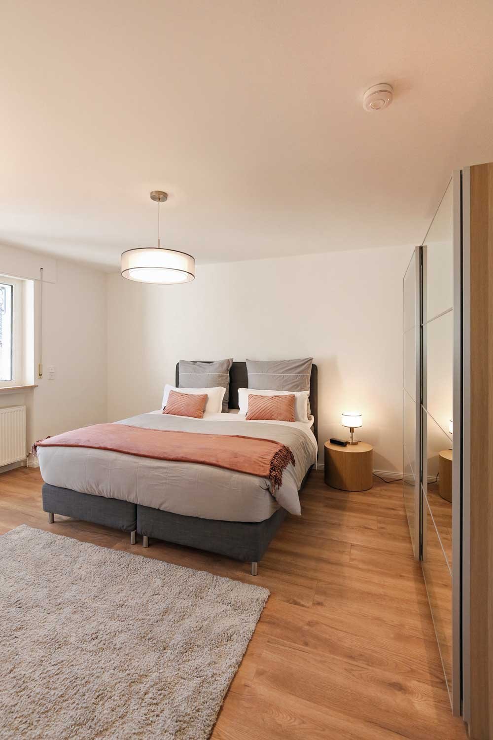 Stilvoll möblierte 3-Zimmer-Wohnung mit großem Balkon in Bergen-Enkheim