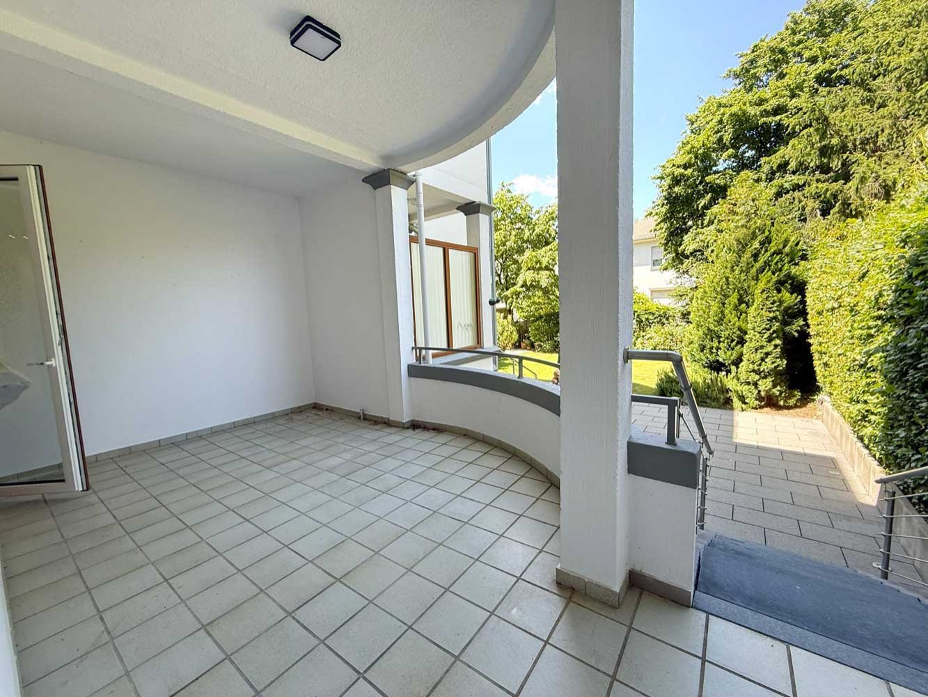Altbau trifft Design - hochwertig sanierte 4-5 Zi. Whg. mit EBK, Balkon in Toplage