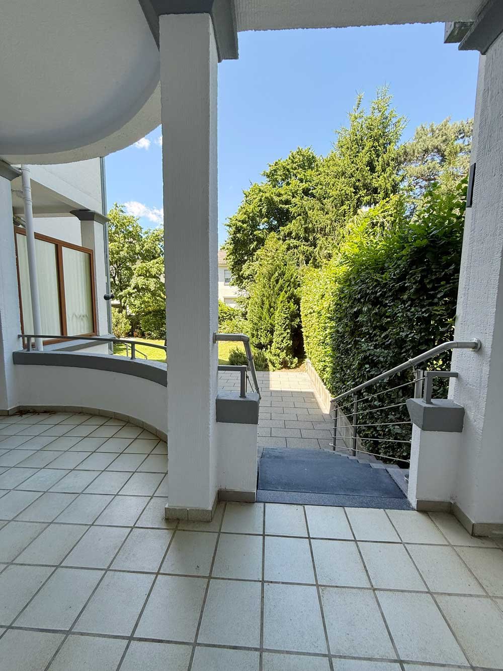 Altbau trifft Design - hochwertig sanierte 4-5 Zi. Whg. mit EBK, Balkon in Toplage