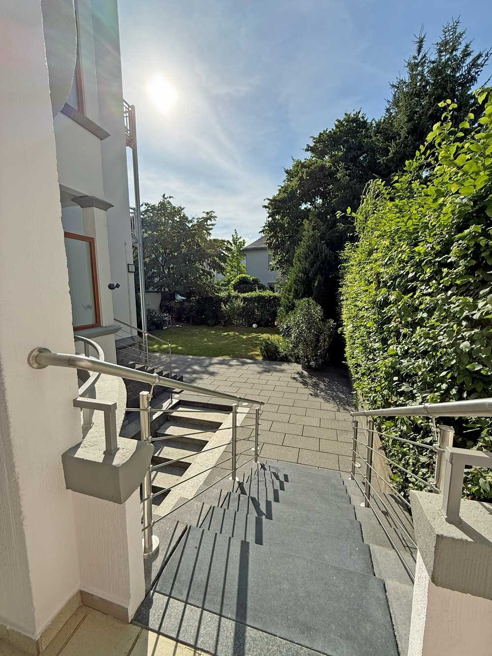 Altbau trifft Design - hochwertig sanierte 4-5 Zi. Whg. mit EBK, Balkon in Toplage