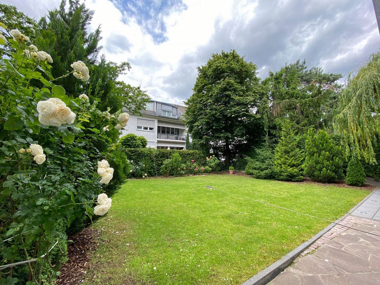Altbau trifft Design - hochwertig sanierte 4-5 Zi. Whg. mit EBK, Balkon in Toplage