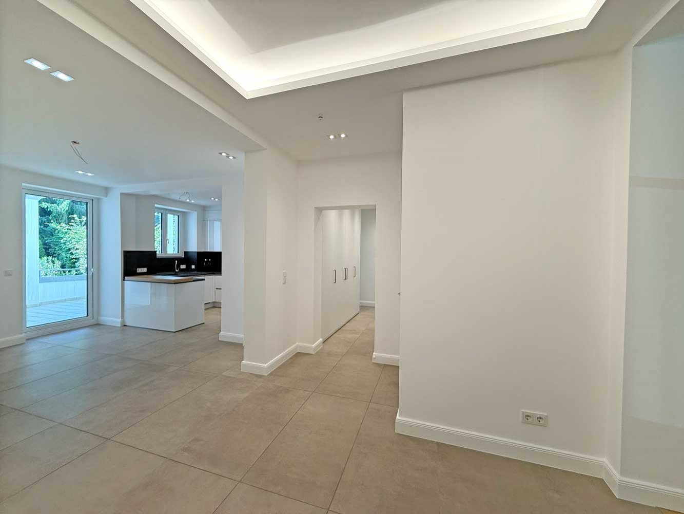 Altbau trifft Design - hochwertig sanierte 4-5 Zi. Whg. mit EBK, Balkon in Toplage