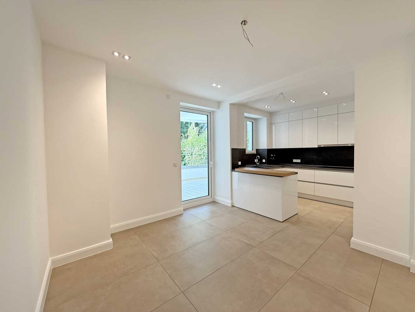 Altbau trifft Design - hochwertig sanierte 4-5 Zi. Whg. mit EBK, Balkon in Toplage