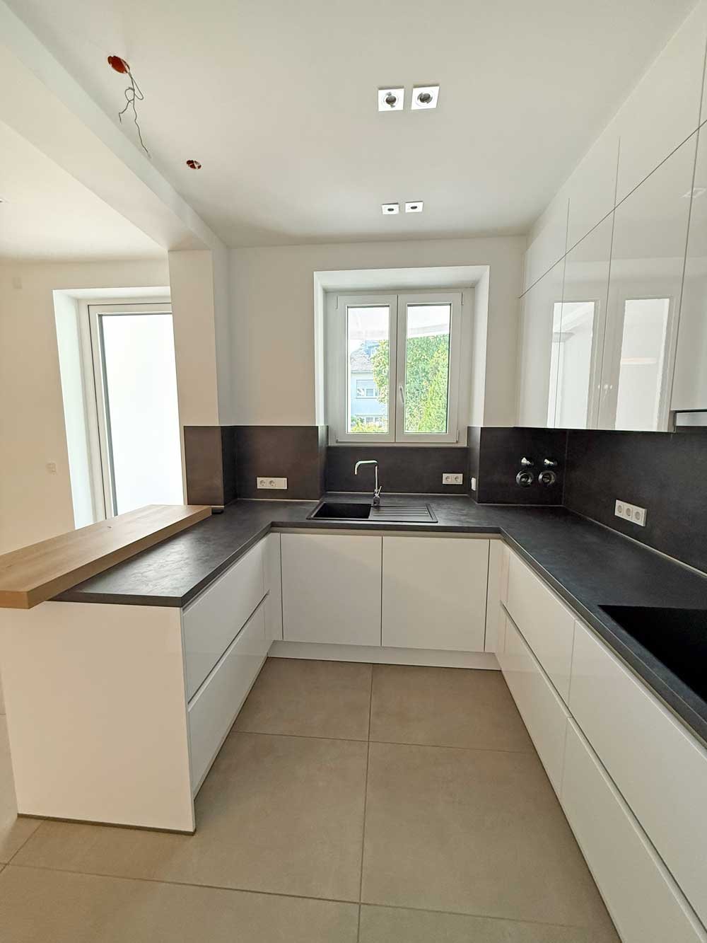 Altbau trifft Design - hochwertig sanierte 4-5 Zi. Whg. mit EBK, Balkon in Toplage
