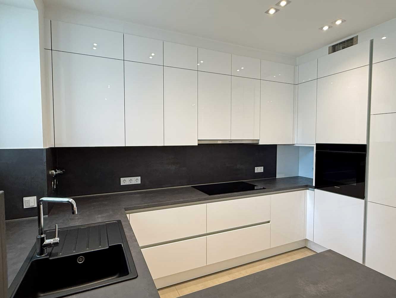 Altbau trifft Design - hochwertig sanierte 4-5 Zi. Whg. mit EBK, Balkon in Toplage