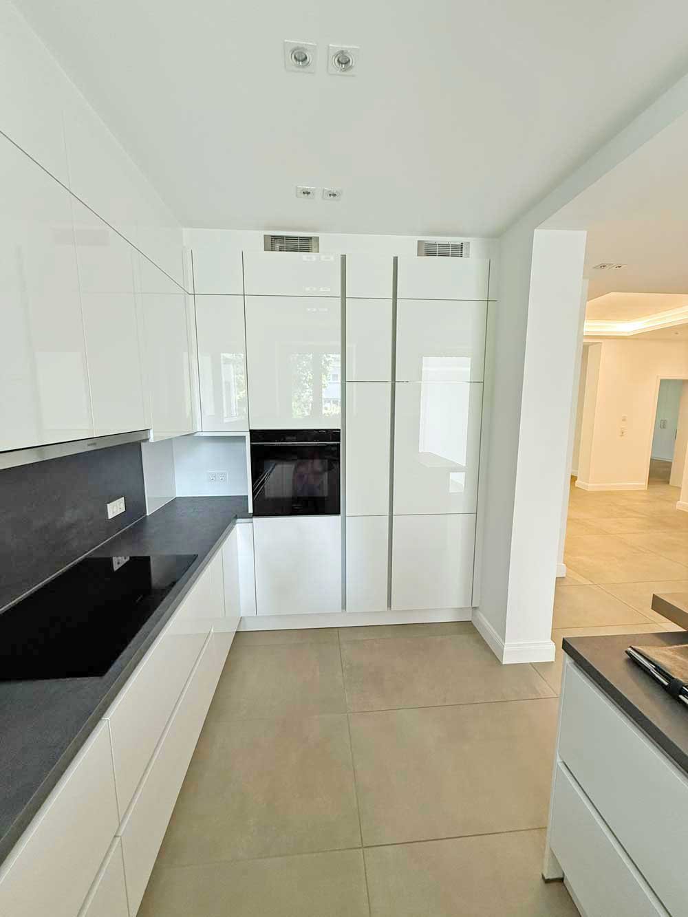 Altbau trifft Design - hochwertig sanierte 4-5 Zi. Whg. mit EBK, Balkon in Toplage