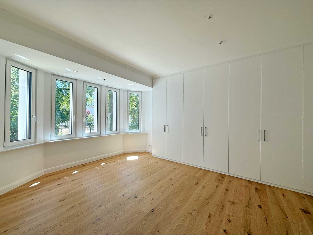 Altbau trifft Design - hochwertig sanierte 4-5 Zi. Whg. mit EBK, Balkon in Toplage