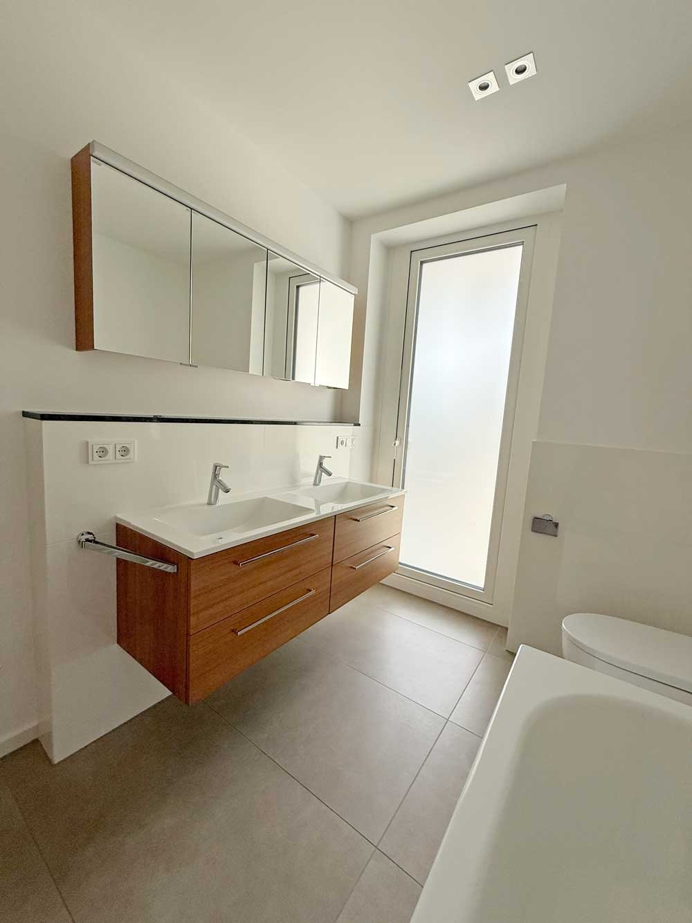 Altbau trifft Design - hochwertig sanierte 4-5 Zi. Whg. mit EBK, Balkon in Toplage