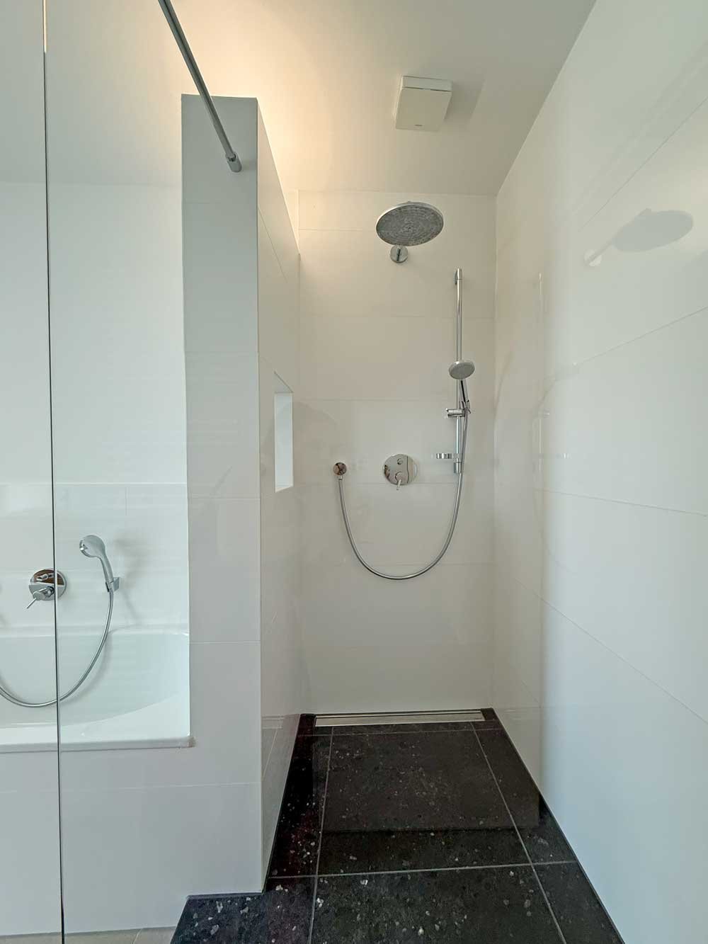Altbau trifft Design - hochwertig sanierte 4-5 Zi. Whg. mit EBK, Balkon in Toplage