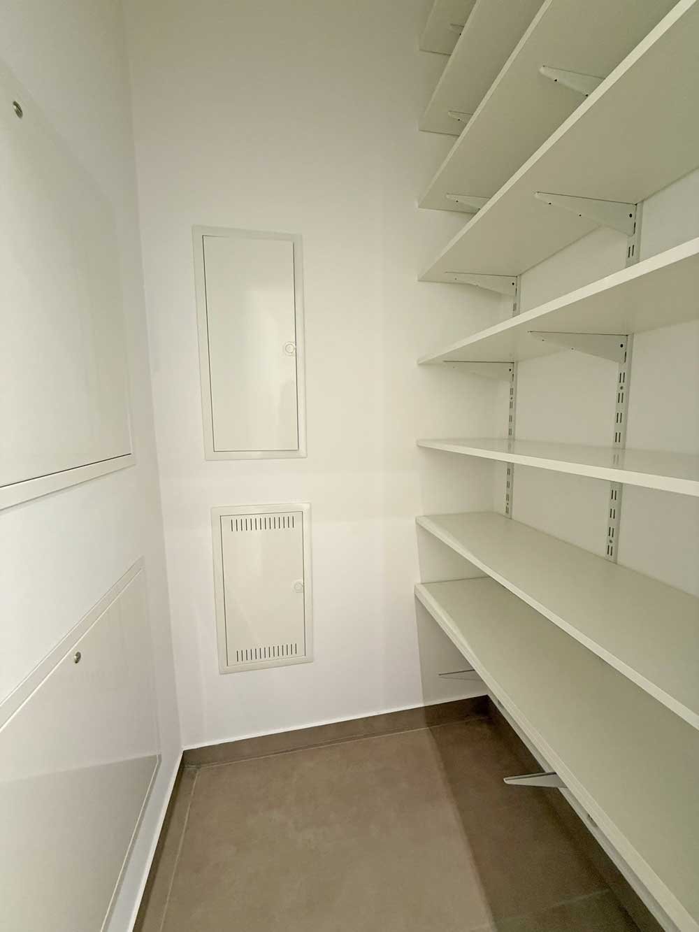 Altbau trifft Design - hochwertig sanierte 4-5 Zi. Whg. mit EBK, Balkon in Toplage
