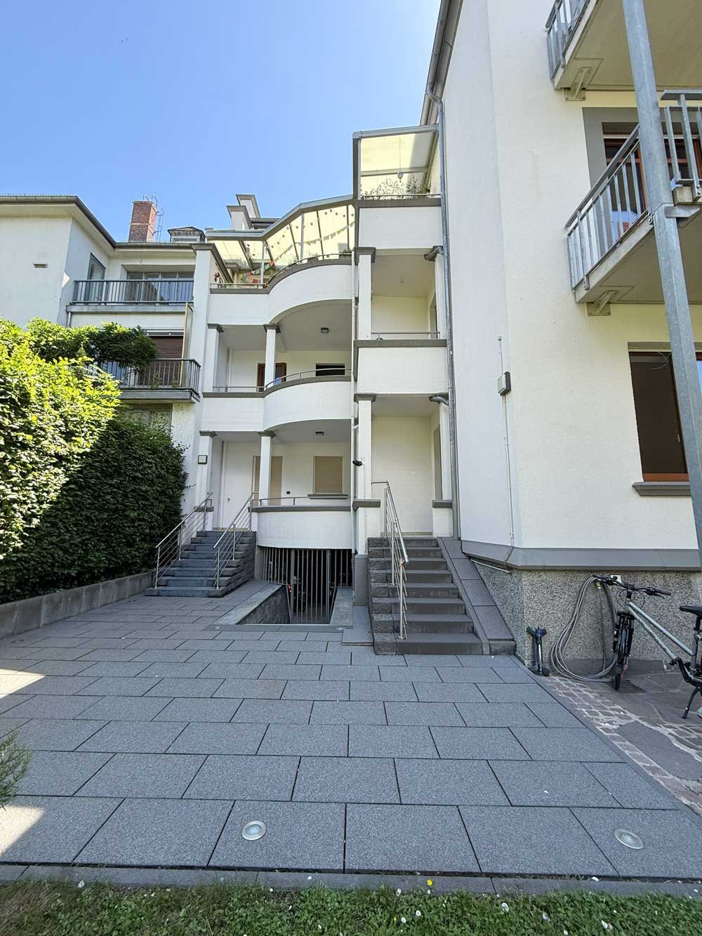 Altbau trifft Design - hochwertig sanierte 4-5 Zi. Whg. mit EBK, Balkon in Toplage