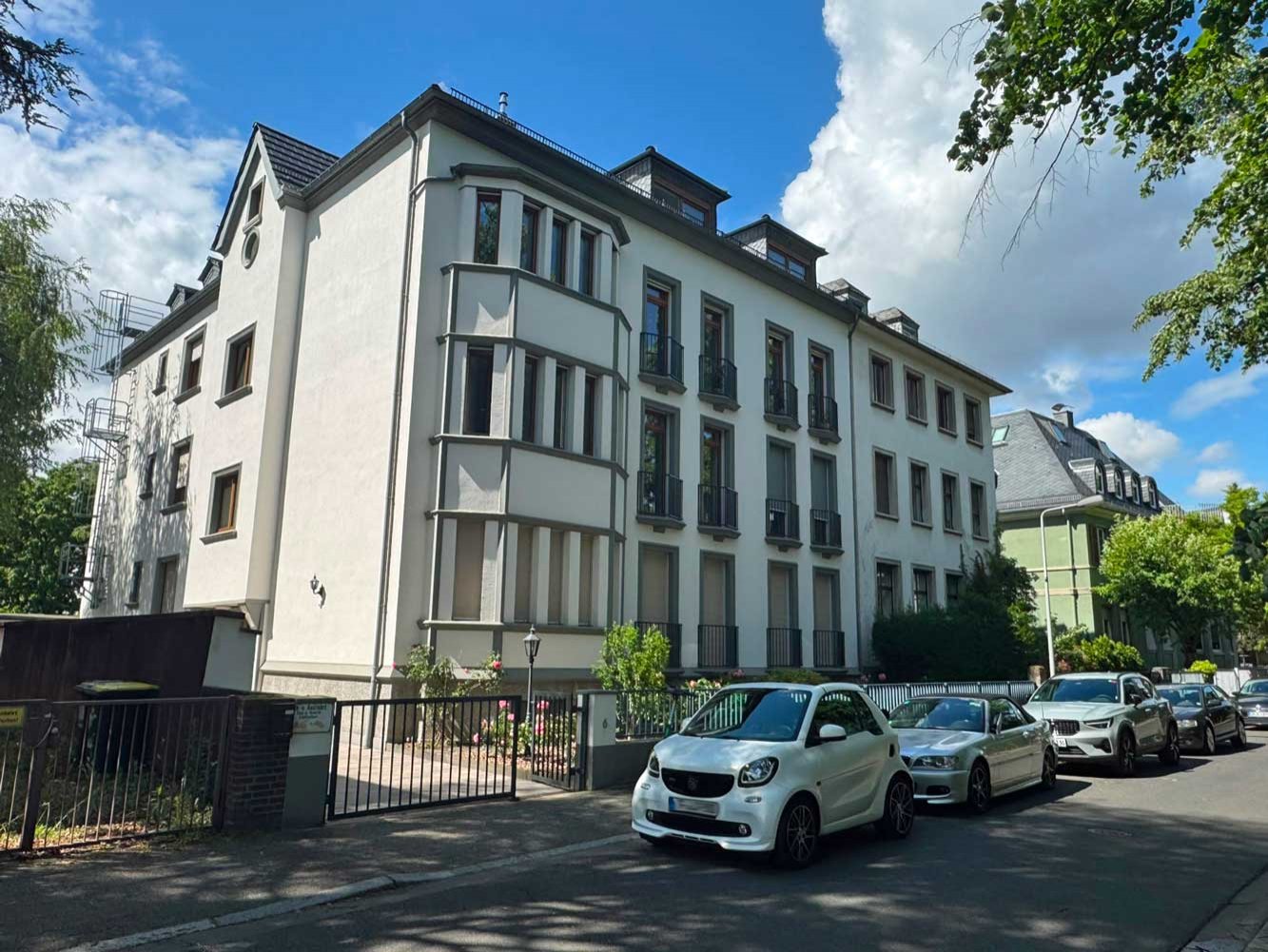 Altbau trifft Design - hochwertig sanierte 4-5 Zi. Whg. mit EBK, Balkon in Toplage