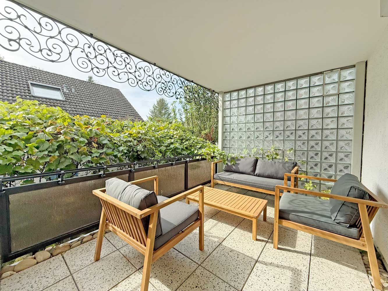 *** Möbliert *** Elegante 3-Zi.-Whg. mit großem Balkon in Bergen-Enkheim