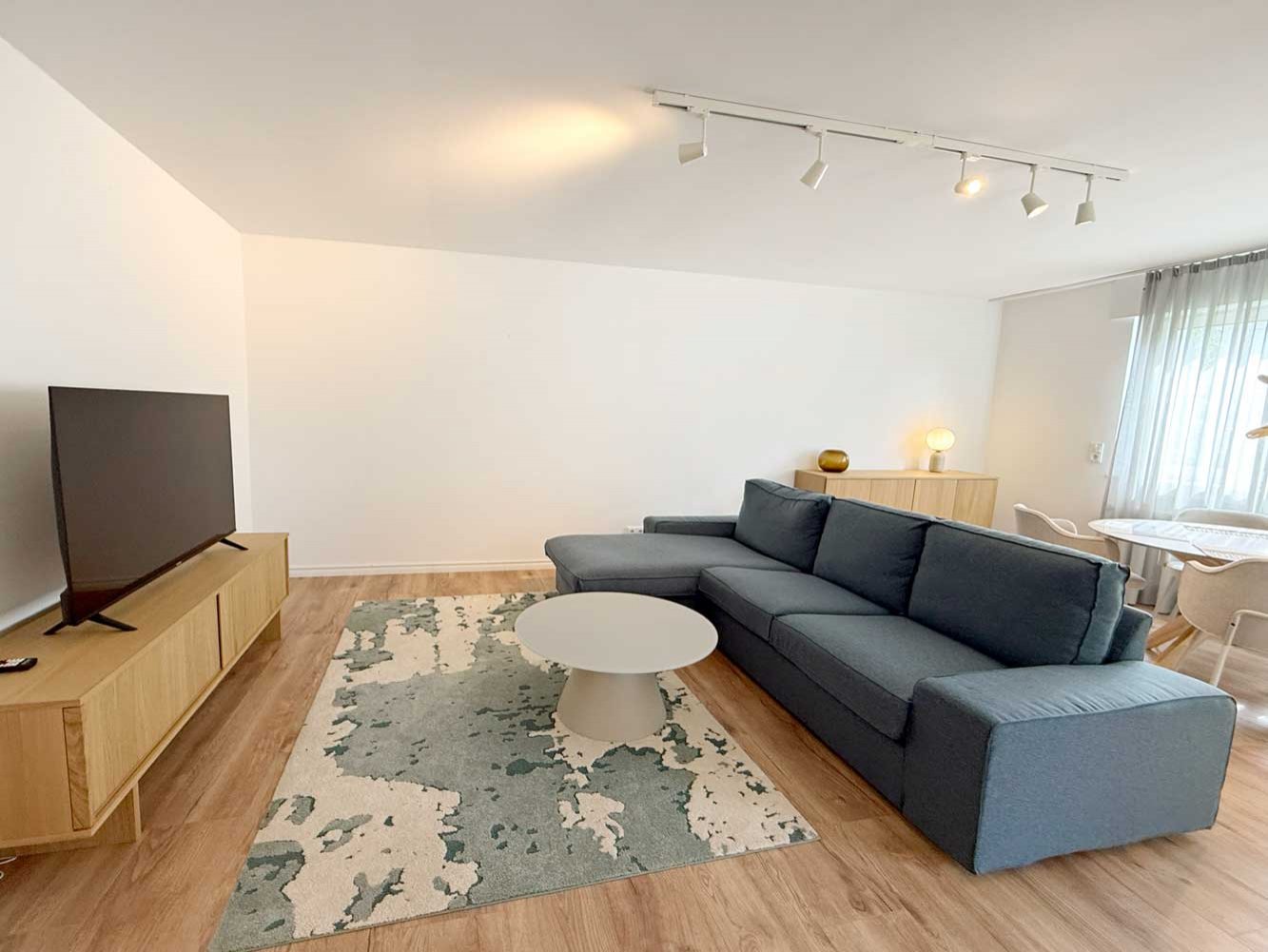 *** Möbliert *** Elegante 3-Zi.-Whg. mit großem Balkon in Bergen-Enkheim
