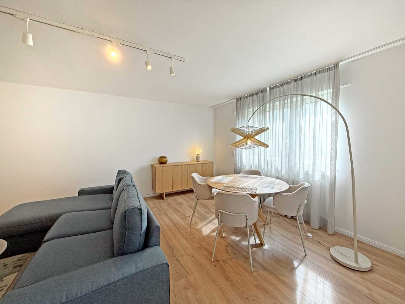 *** Möbliert *** Elegante 3-Zi.-Whg. mit großem Balkon in Bergen-Enkheim