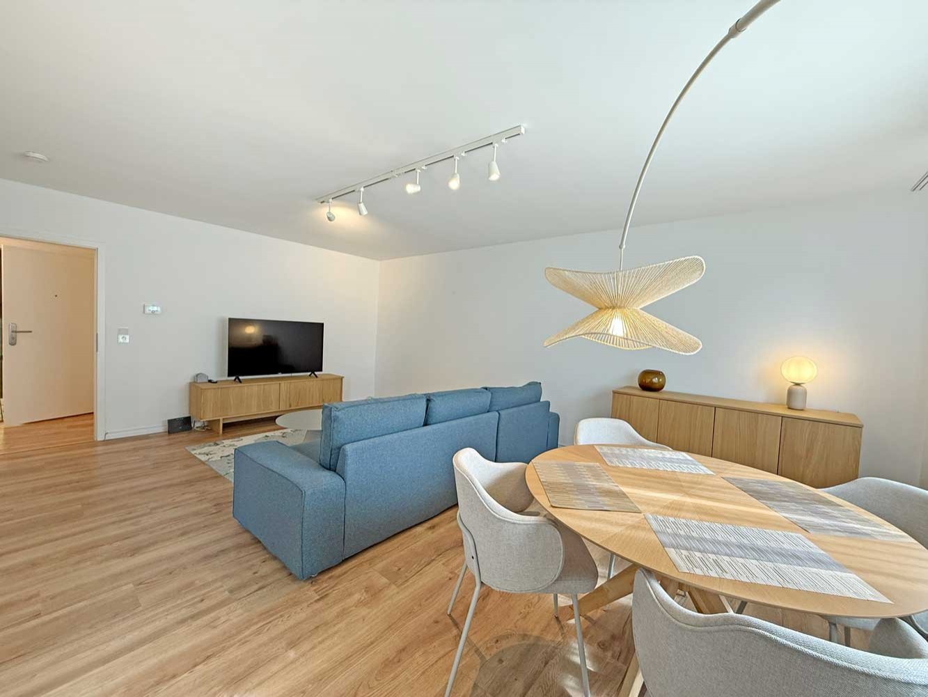 *** Möbliert *** Elegante 3-Zi.-Whg. mit großem Balkon in Bergen-Enkheim