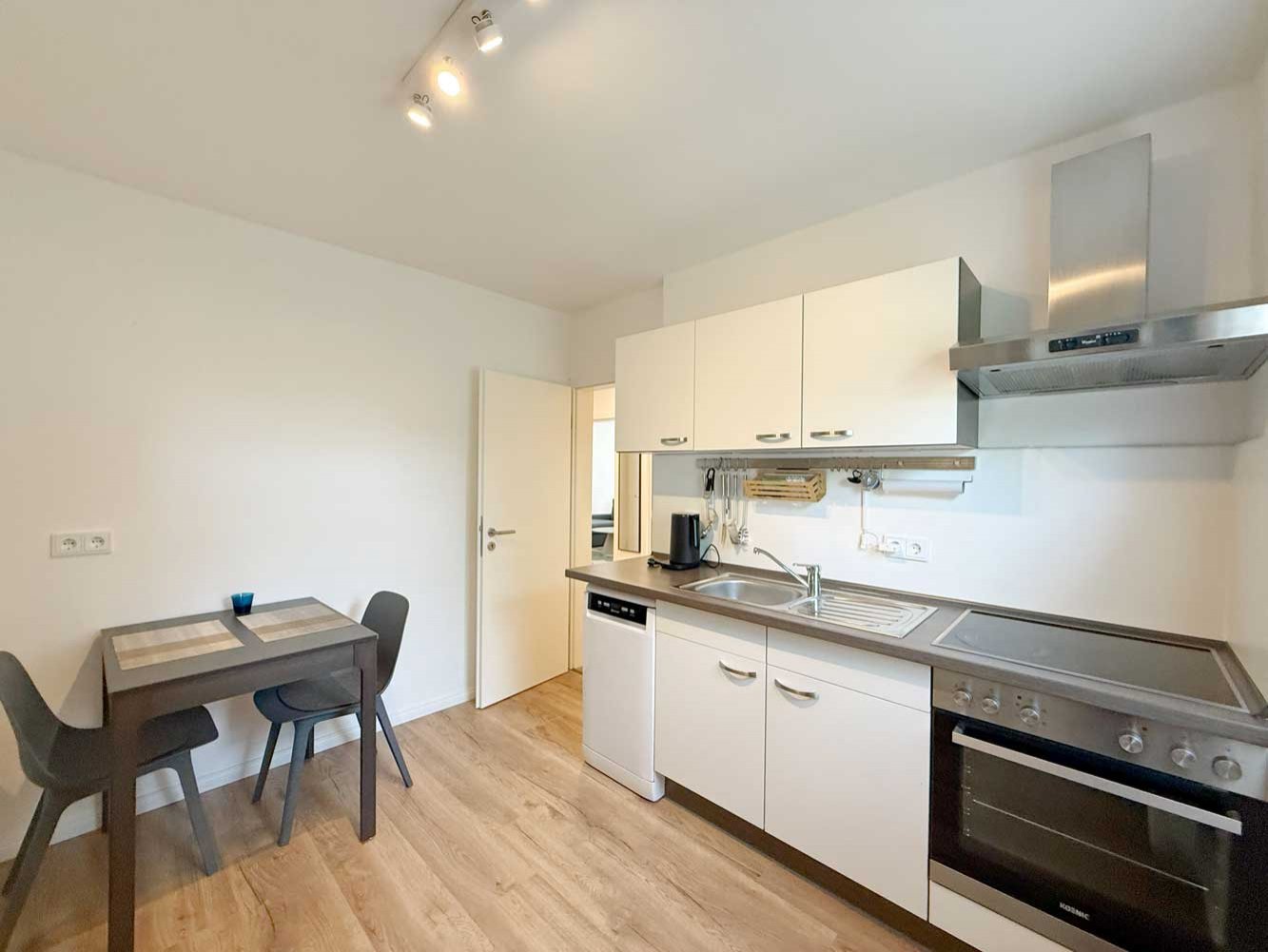 *** Möbliert *** Elegante 3-Zi.-Whg. mit großem Balkon in Bergen-Enkheim