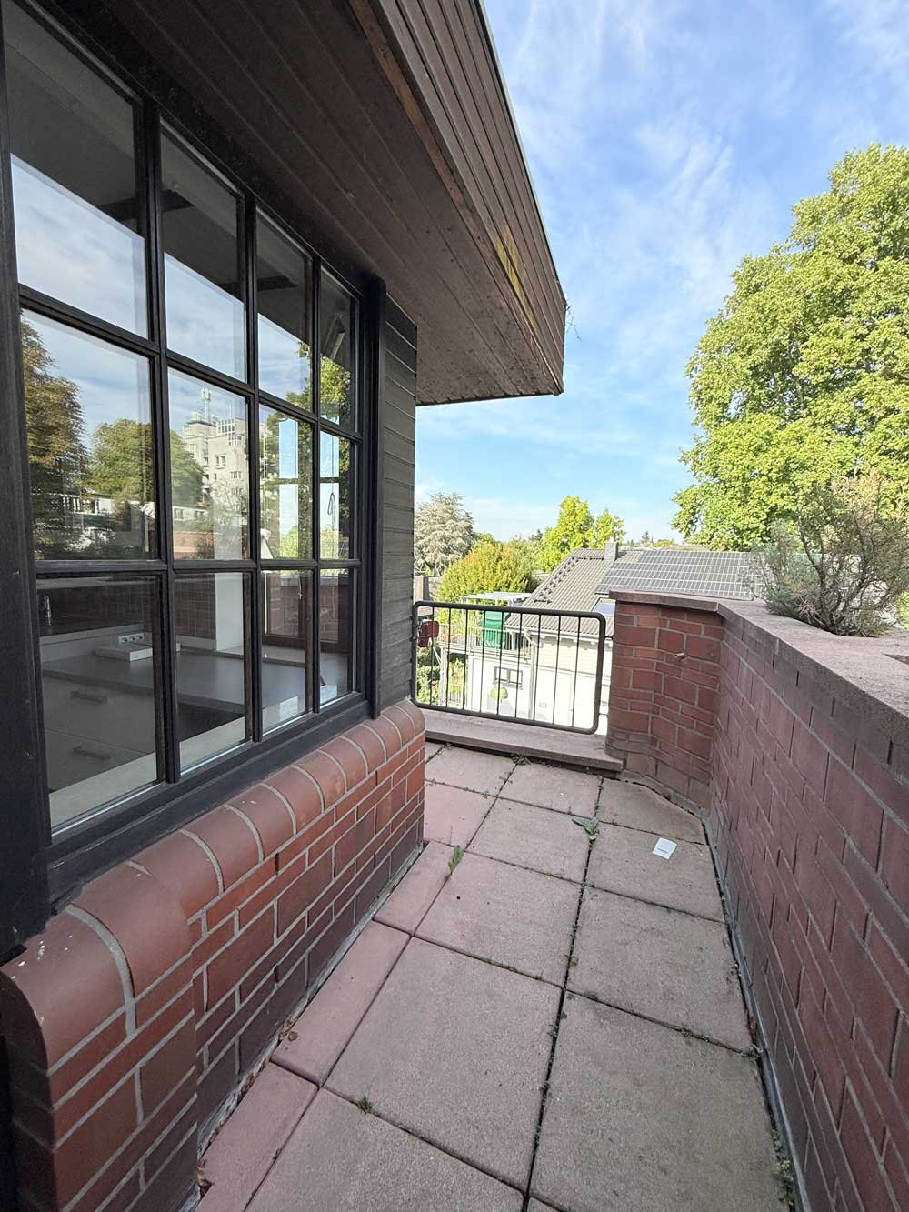 Wohnen mit Weitblick – Exklusive 3-Zi. Maisonette mit EBK und 3 Balkonen