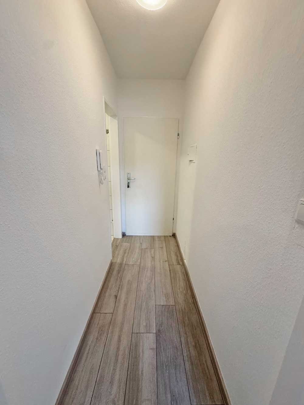 *** FRISCH RENOVIERT *** 2-Zi. Wohnung mit EBK am Heilsberg