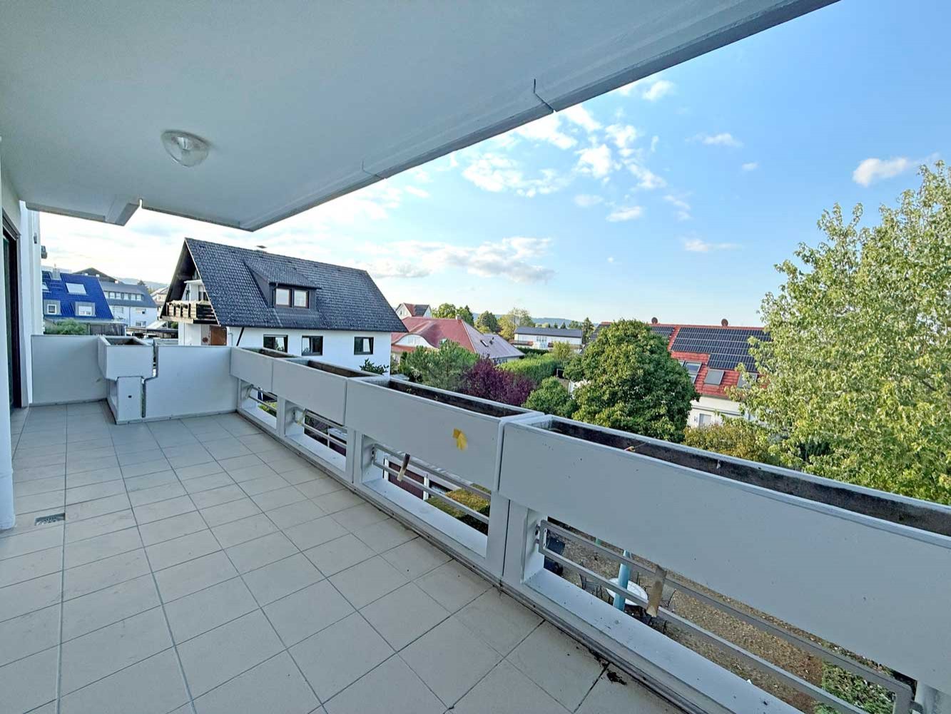Helle 6-Zimmer Maisonette mit 4 BALKONEN & neuer EBK in Oberursel