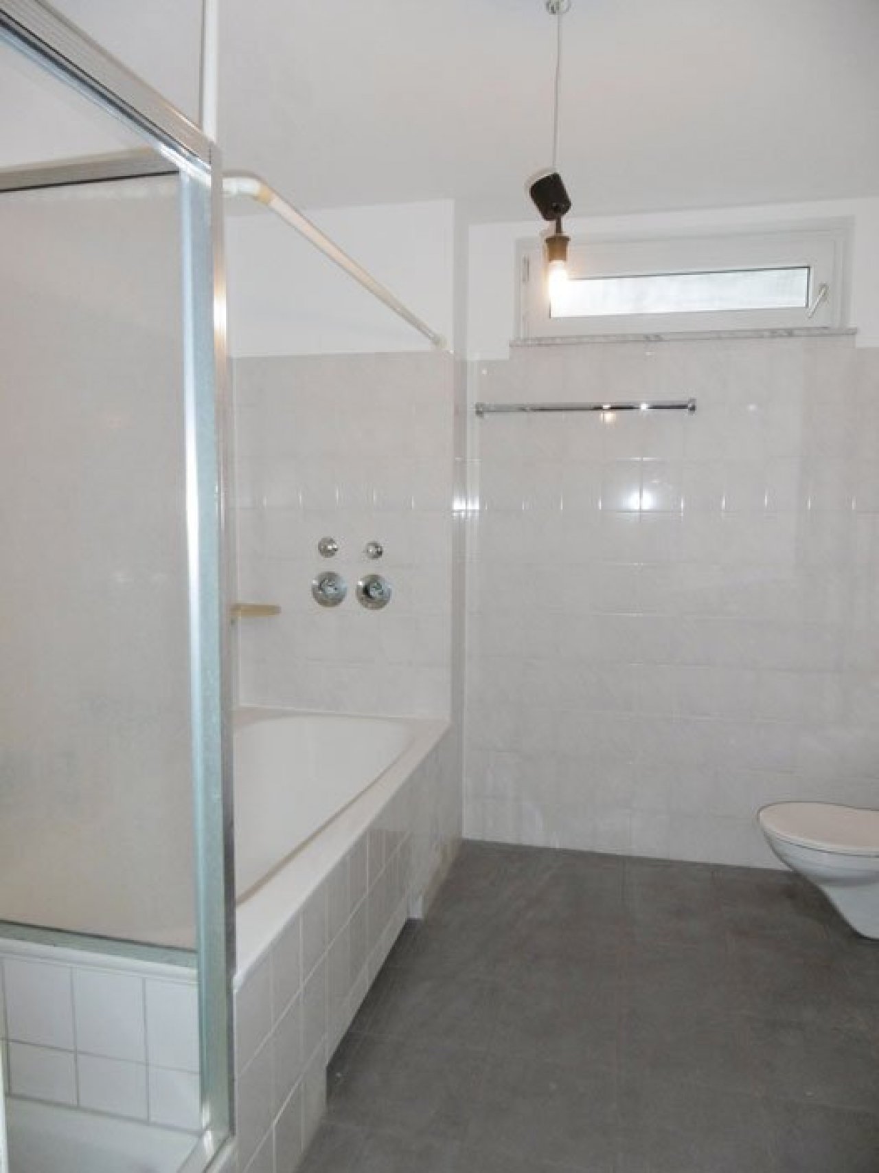 Badezimmer (leer)