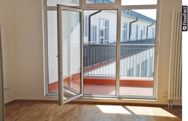 Frankfurt: °°° Traumhafte 4-Zimmer Dachgeschoss-Wohnung mit EBK & 2 BALKONEN °°° 
