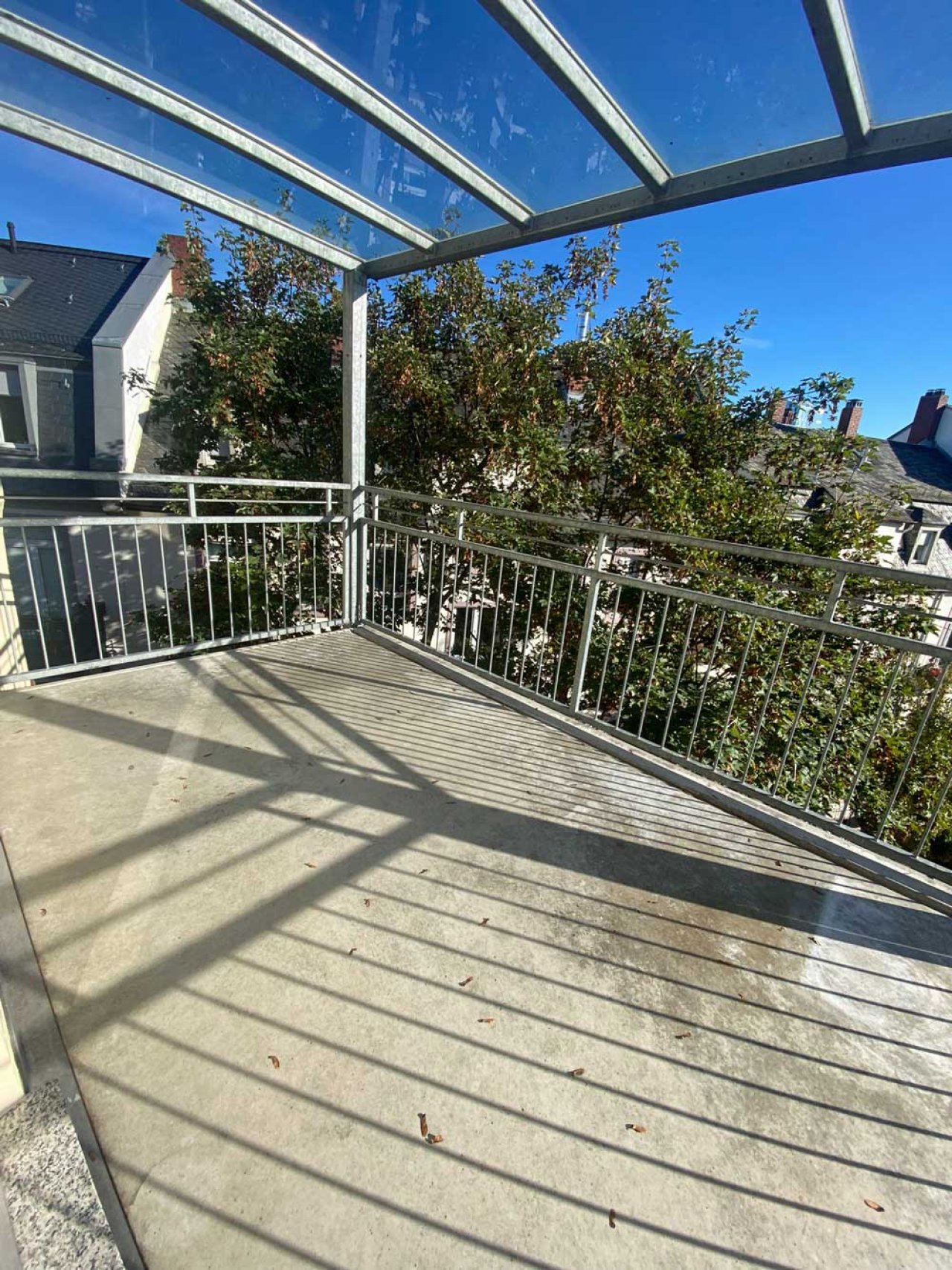 Balkon (unten)